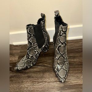 Steve Madden Subtle Grey Snake Bootie - Women's SZ 10